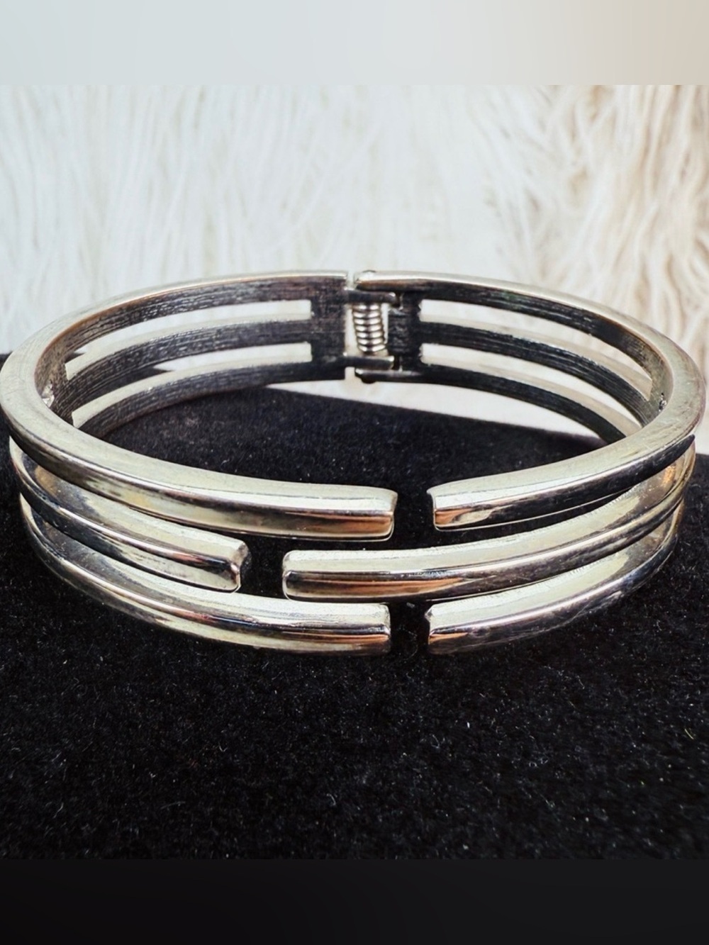 Vintage Silvertone interesting hinged bracelet